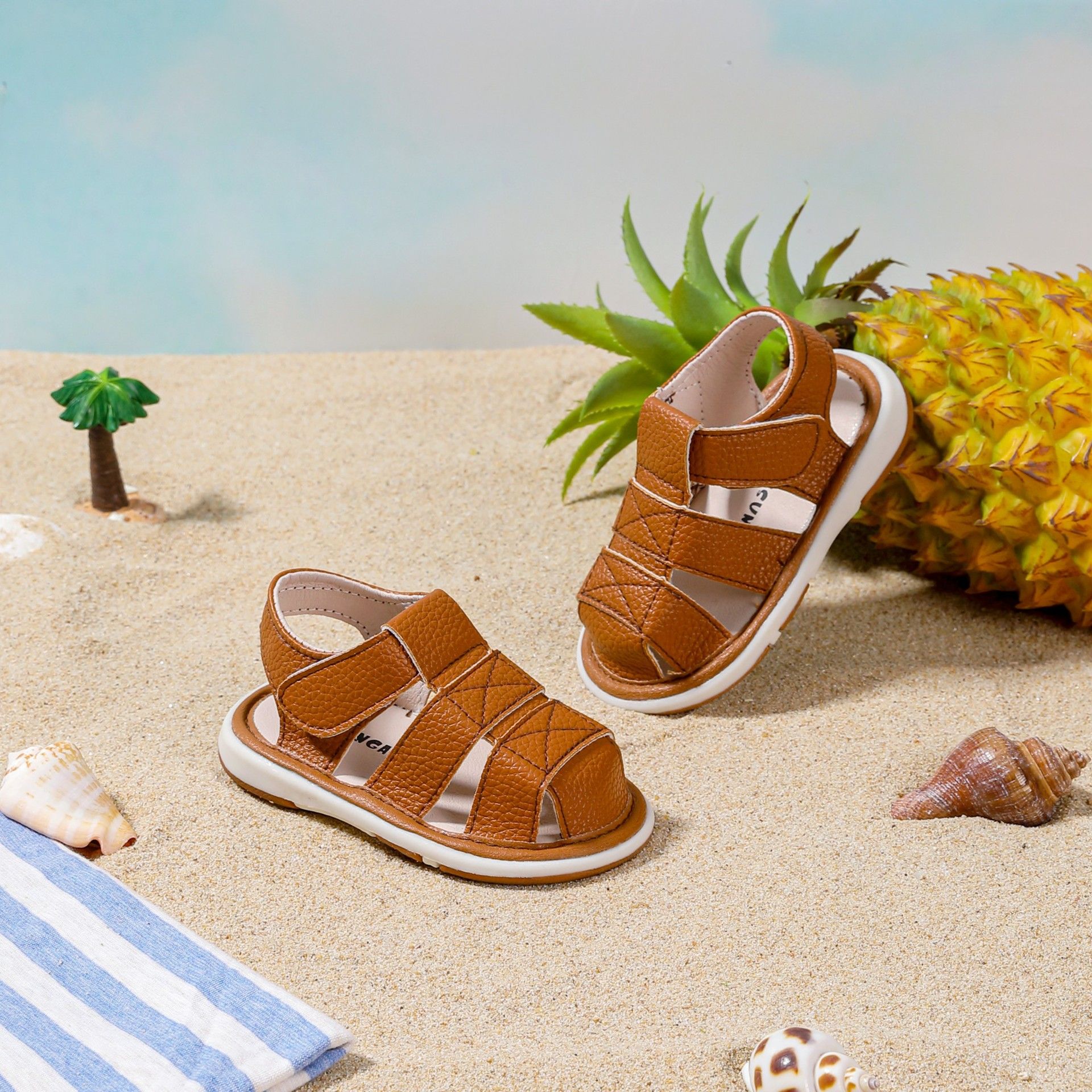 New summer call shoes baby sandals boys' shoes non-slip soft-soled Baotou children's toddler shoes will sound