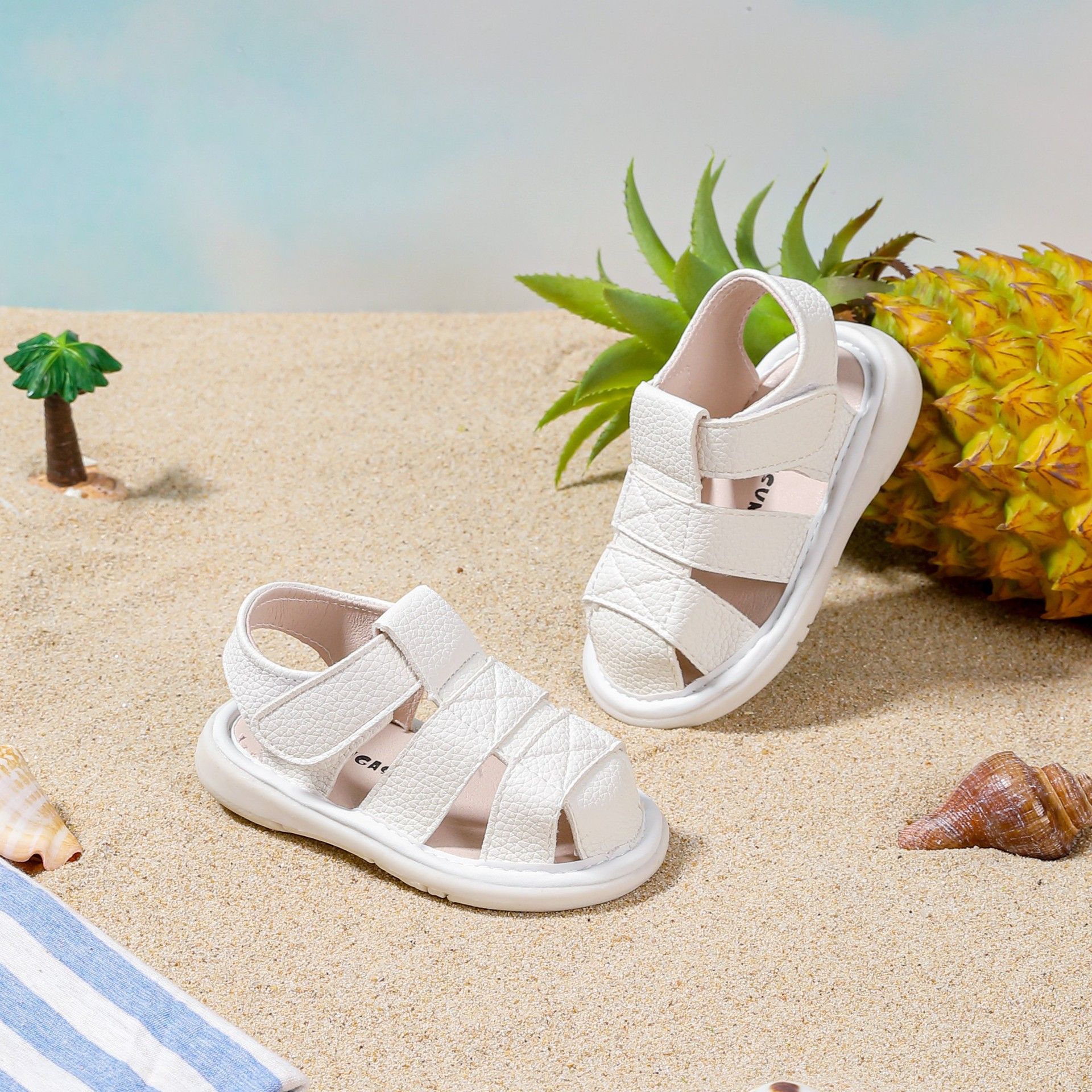 New summer call shoes baby sandals boys' shoes non-slip soft-soled Baotou children's toddler shoes will sound