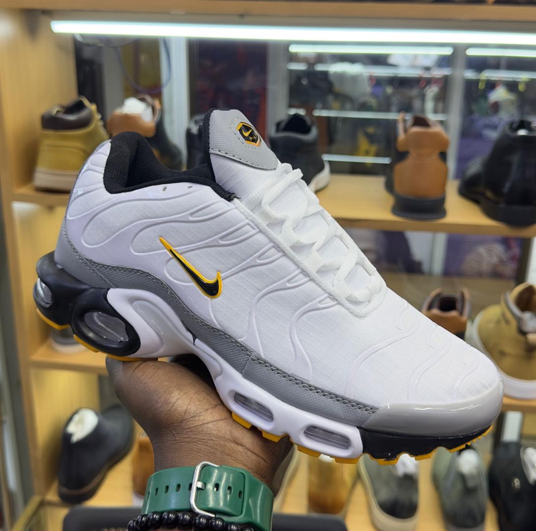 LOW CUT MEN SNEAKERS ✅This sneakers shoe is fashionable and durable, it has a comfortable inner sole and durable rubber sole. It is a latest version of men Classic low Cut sneakers.