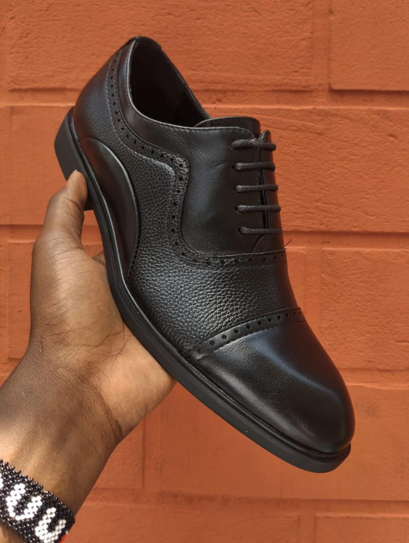 BROWN & BLACK OFFICIAL SHOES🎱This men official shoes are quality,they have comfortable inner sole and a pure rubber durable sole. They are fashionable and stylish. Suitable in all seasons. They are e
