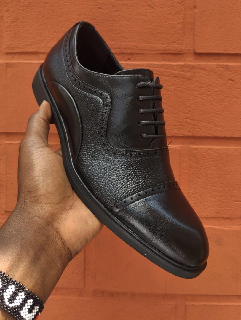 BROWN & BLACK OFFICIAL SHOES🎱This men official shoes are quality,they have comfortable inner sole and a pure rubber durable sole. They are fashionable and stylish. Suitable in all seasons. They are e