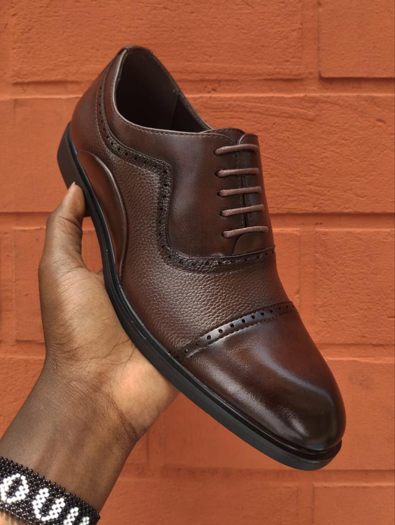 BROWN & BLACK OFFICIAL SHOES🎱This men official shoes are quality,they have comfortable inner sole and a pure rubber durable sole. They are fashionable and stylish. Suitable in all seasons. They are e
