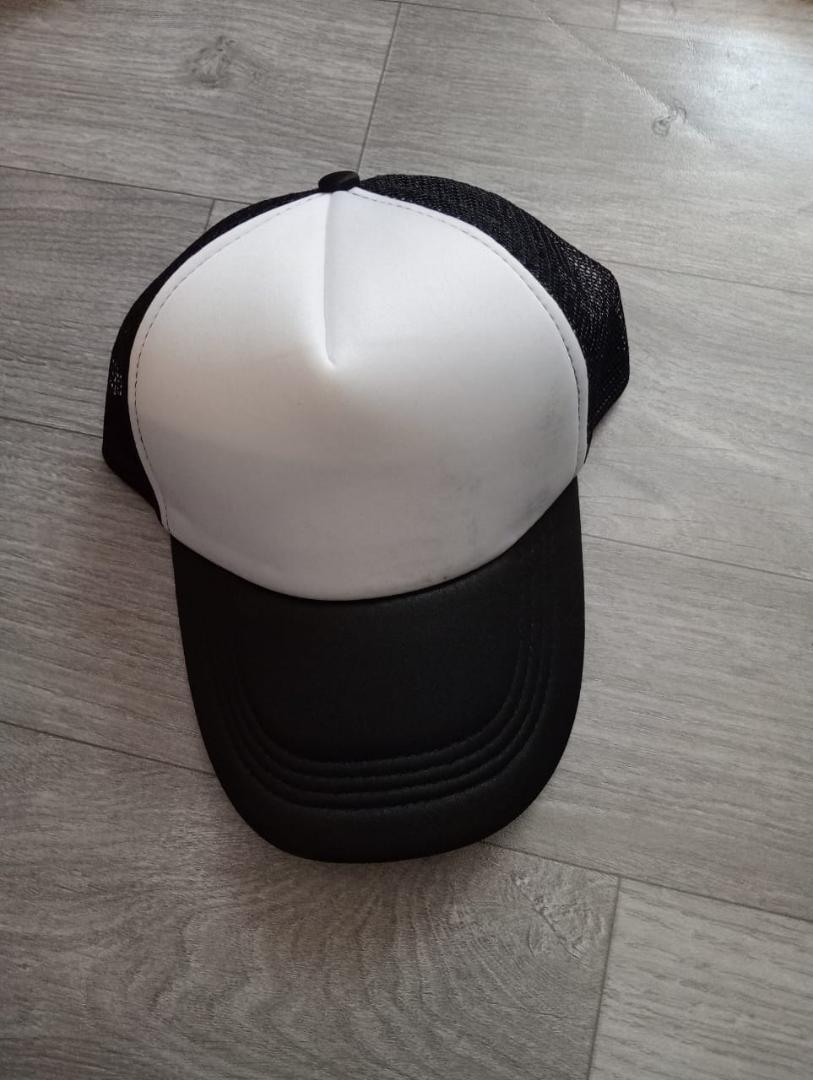 FASHION UNISEX CAPS🎱Fashionable caps in a out standing quality, durable and easy to maintain. They are suitable in all occasion and flexible with all out fits.