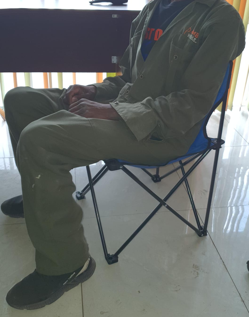 *NEW ARRIVALS*🎊🎊🥳🥳



*foldable metallic frame water proof canvas camping chair 



 *Available in black,green & blue colours*