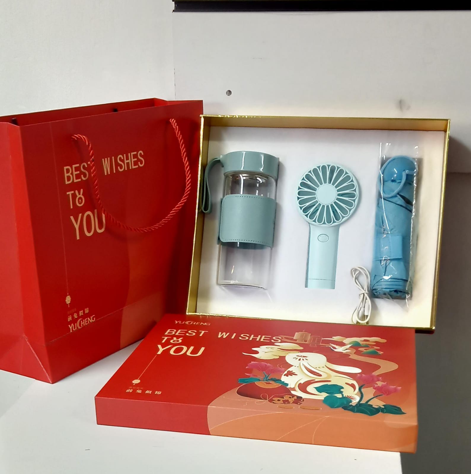 PROMOTIONAL gift :fan umbrella and glass bottle idea giveaway, new product gift set for business corporate items gift set ideal also for birthday, anniversary, appreciation gifts