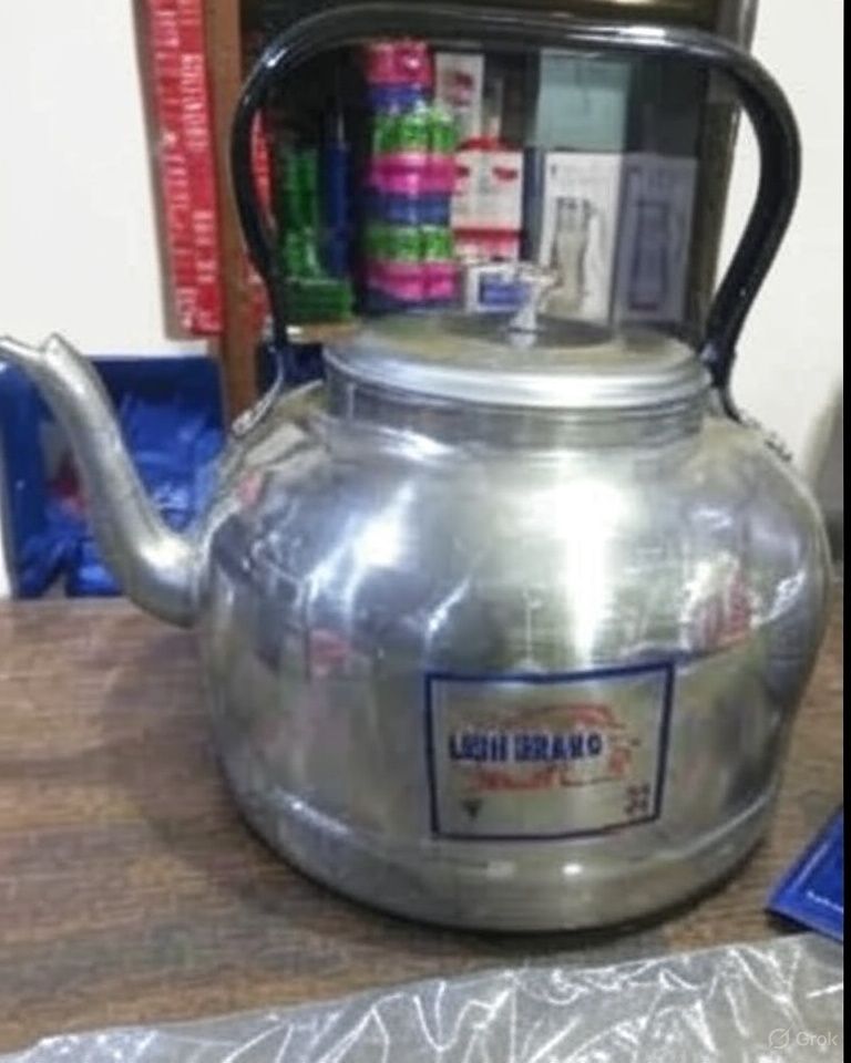 Heavy-Duty Aluminum Kettle – Classic Teapot for Home & Outdoor Use  3L