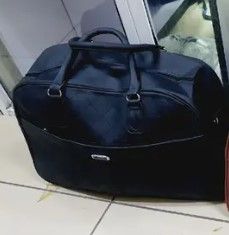 Stylish Checkered Travel Duffle Bag – Unisex Weekend Bag | Lightweight Carry-On Bag | Men’s & Women’s Travel Holdall