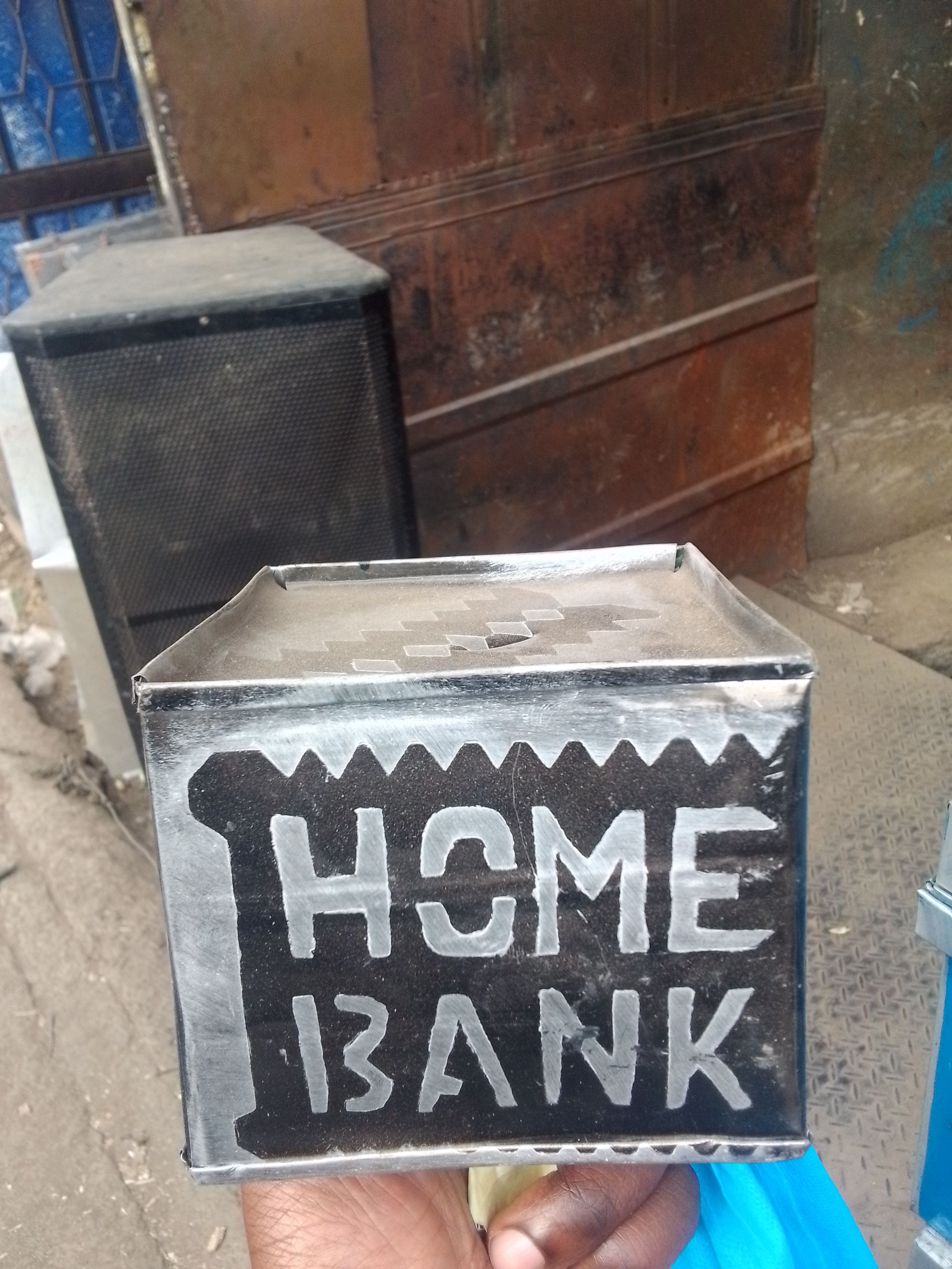 Vintage Metal Piggy Bank with Lock – Home Bank Money Saver for Kids & Adults