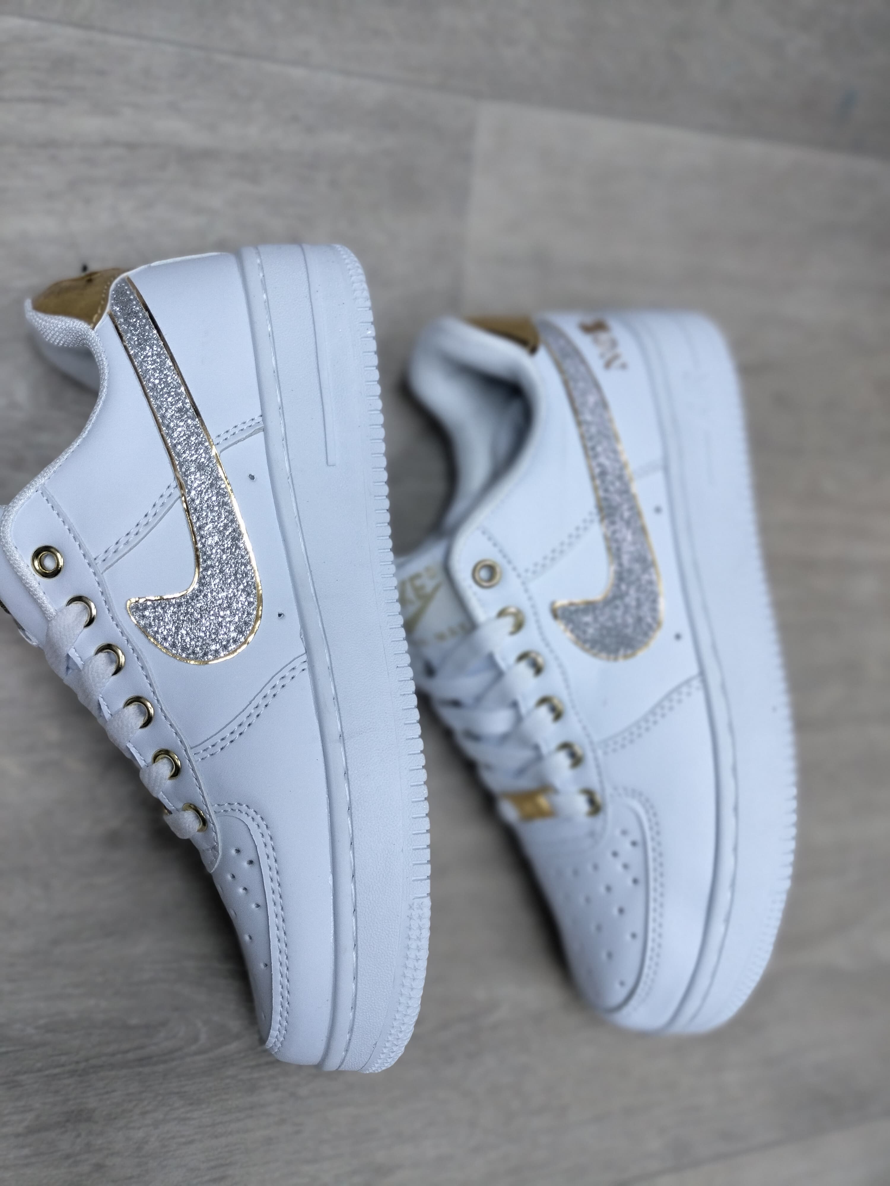 Latest, New arrivall⚡NOLA SNEAKERS 🔥HIGH QUALITIY ladies fashioned sneakers/girls breatheble nola fashion available in;⚡White,Pink and Black. very cute looking 🥰 and admired🥰🥰