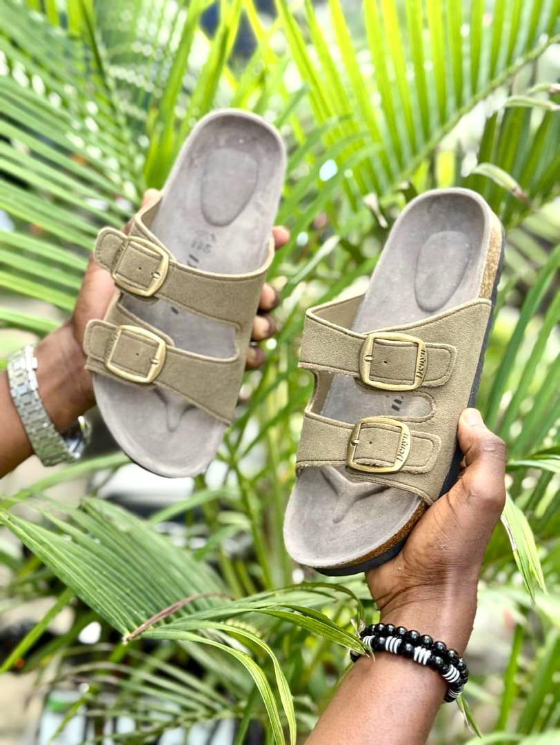 🔥 ORIGINAL / LATEST WOMEN'S🔥 FASSIONED⚡ AND CLASSIC  BIRKENSTOCK SANDALS❤‍🔥HIGH QUALITY  ENGINEERED FOR CONFORT🔥 FRESH VIBES WITH CLASSIC BIRKENSTOCK SANDALS⚡🔥