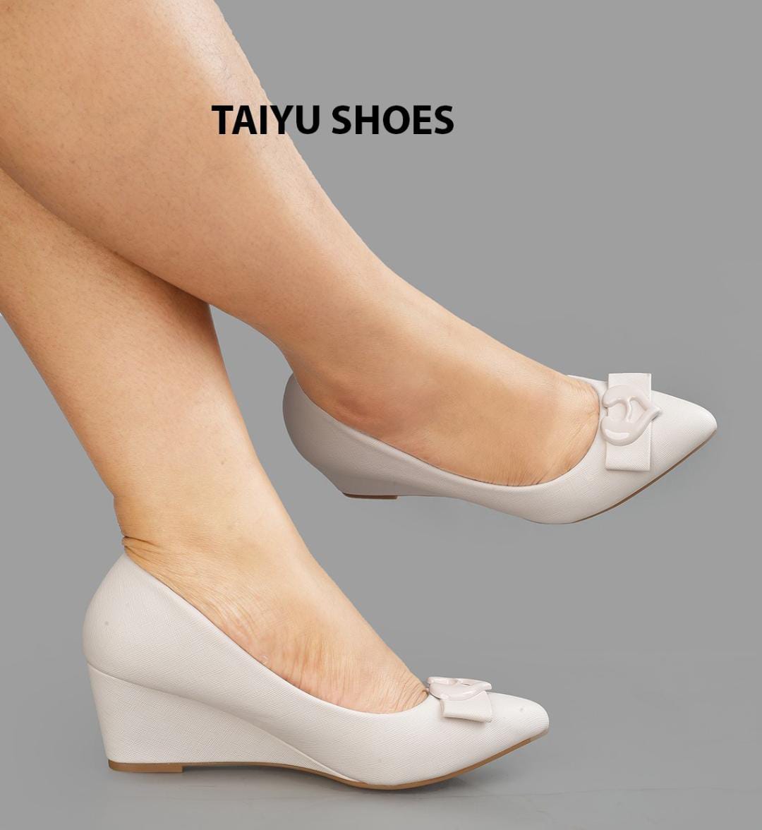 NEW ALERT/ 🔥latest design 🔥WEDGE ⚡classic heels❤‍🔥 high quality designed  for comfort  ,,,, walk freely with clAssic wedge heels❤‍🔥 ALL COLOURS AVAILABLE AND DEFFERENT SIZES 🔥🔥⚡very cute🔥🔥⚡❤‍