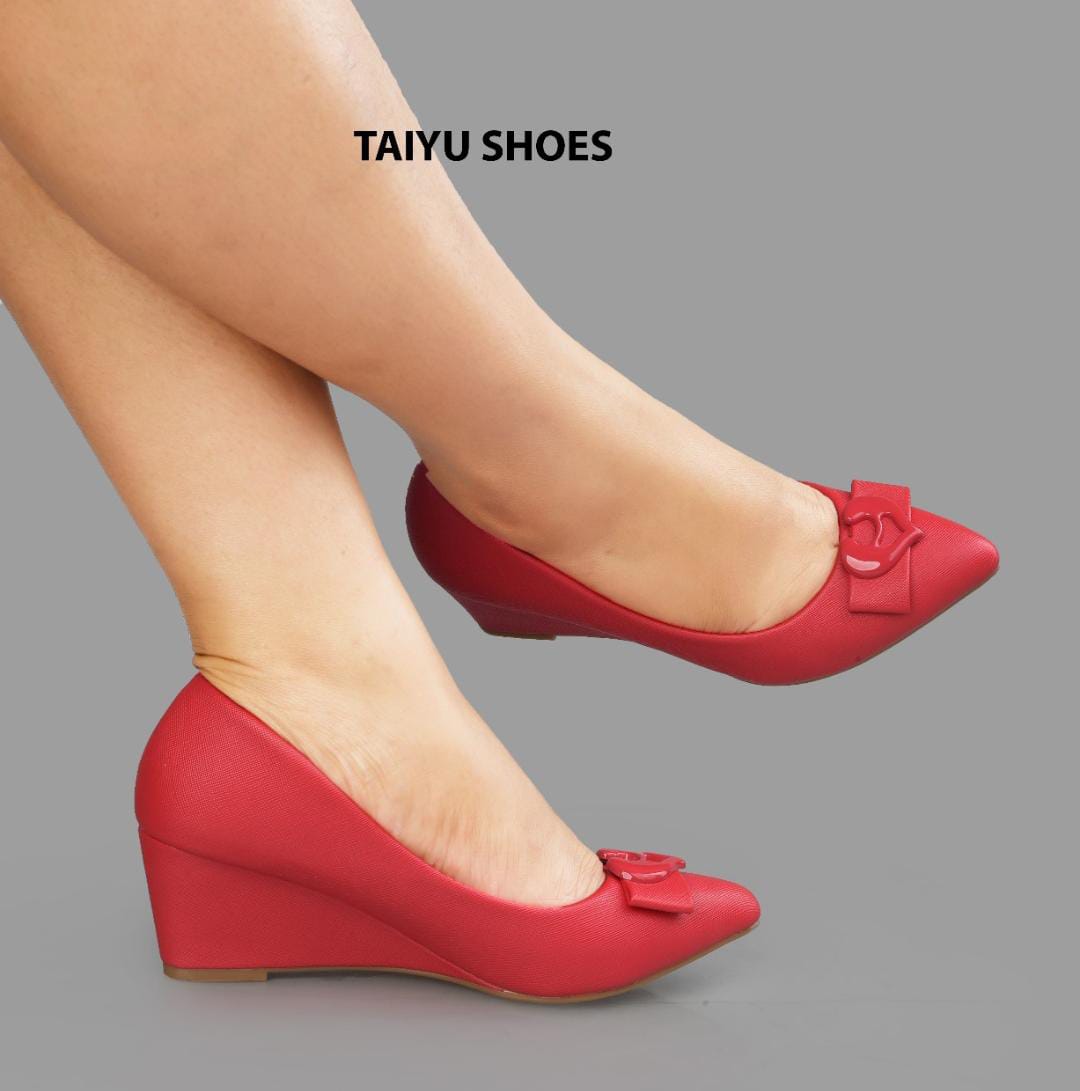 NEW ALERT/ 🔥latest design 🔥WEDGE ⚡classic heels❤‍🔥 high quality designed  for comfort  ,,,, walk freely with clAssic wedge heels❤‍🔥 ALL COLOURS AVAILABLE AND DEFFERENT SIZES 🔥🔥⚡very cute🔥🔥⚡❤‍