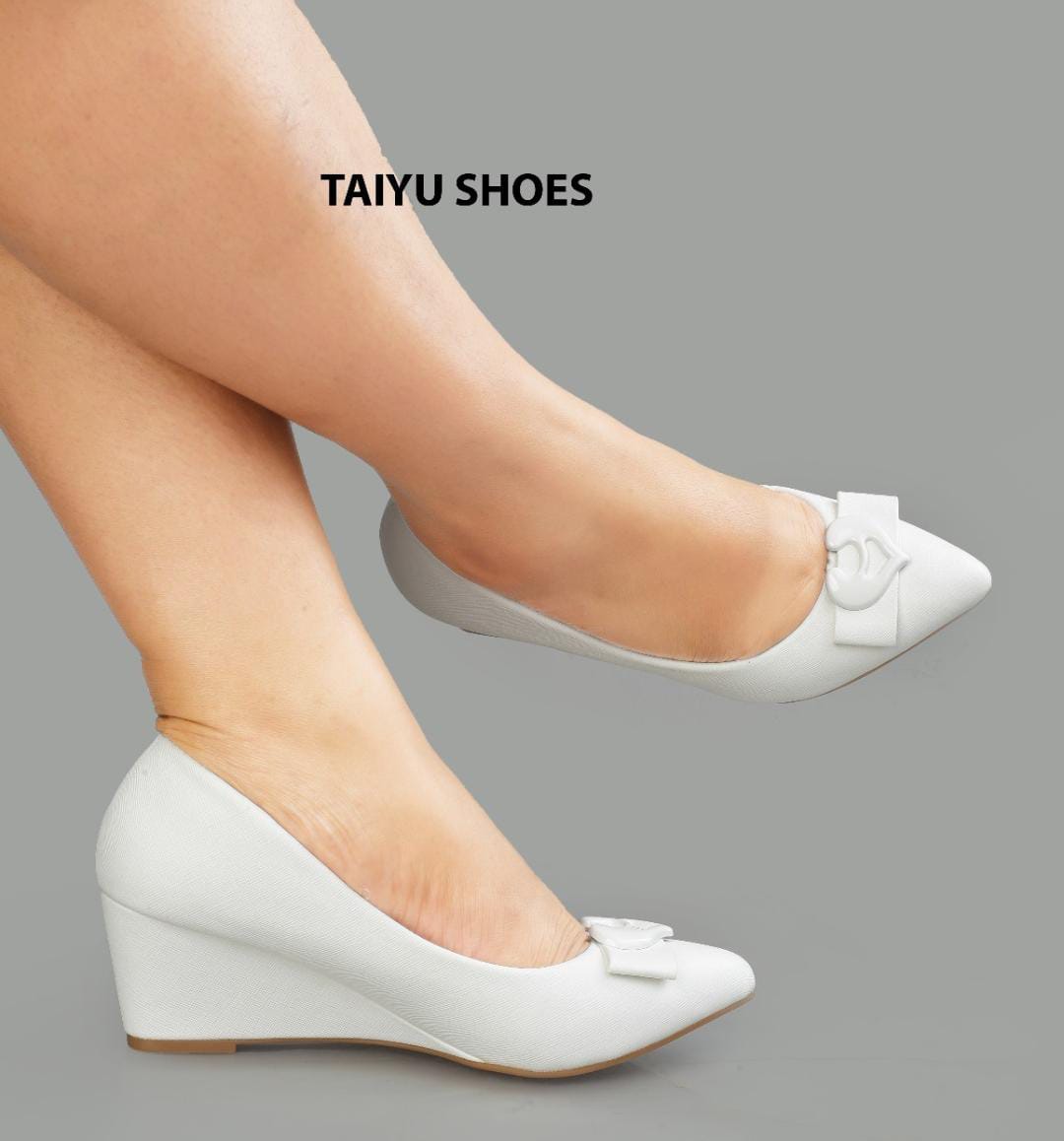 NEW ALERT/ 🔥latest design 🔥WEDGE ⚡classic heels❤‍🔥 high quality designed  for comfort  ,,,, walk freely with clAssic wedge heels❤‍🔥 ALL COLOURS AVAILABLE AND DEFFERENT SIZES 🔥🔥⚡very cute🔥🔥⚡❤‍