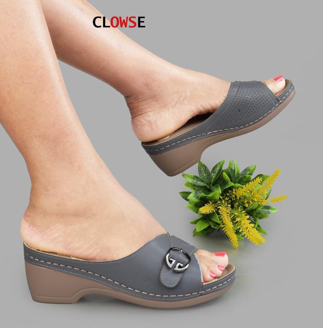 🔥 NEW ALERT / ARRIVAL NEW LADIES  WEDGE HEELS  🔥 HIGH QUALITY LADIES HEELS ⚡ LEVEL UP YOUR LOOK  WITH 🔥🔥⚡THIS NEW FASSIOBABLE AND CLASSIC  LADIES WEDGE HEELS🔥🔥⚡ FLAT ENOUGH FOR CONFORT❤‍🔥