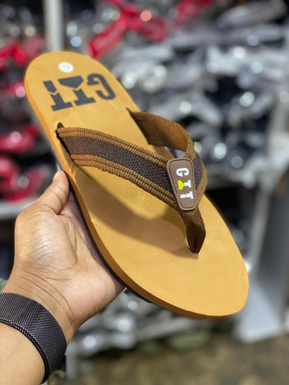 ⚡NEW ARRIVAL  NEW CAT'S  MEN' S SLIPPERS 🔥🔥 high quality new fashionable  and classic CAT'S men's slippers ⚡❤‍🔥step up your style🔥🔥with men's sneakers❤‍🔥All colour and sizes available⚡