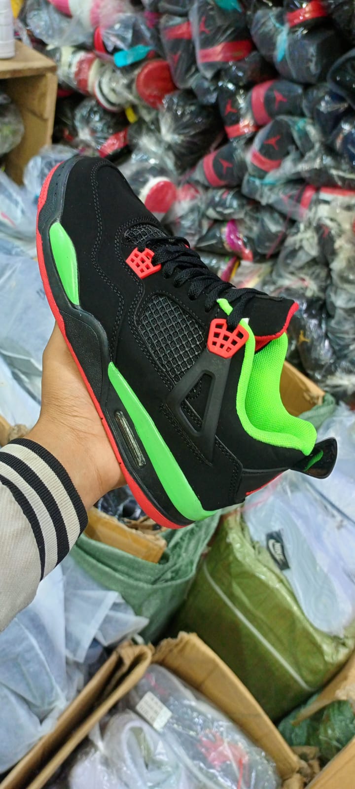 NEW ARRIVAL/ ORIGINAL JORDAN 4  UNISEX SNEAKERS 🔥🔥 UNISEX ⚡ FASSIONALBLE SNEAKERS❤‍🔥 HIGH QUALITY❤‍🔥 BRETHERBLE SNEAKERS WALK IN STYLE WITH ORIGINAL  JORDAN 4 UNISEX SNEAKERS⭐all colours