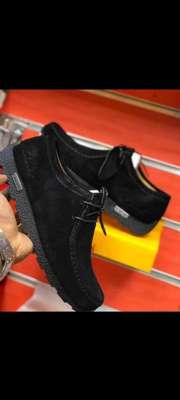 ⚡ CLARKS ⚡ORIGINAL/ NEW ARRIVAL/LATEST 🔥 HIGH Quality MEN'S sneakers ,All season wearing men/Gentle men fashioned sneakers🥰 Very elegant sneaker availble in all colours eg white black blue etc🥰😘⚡