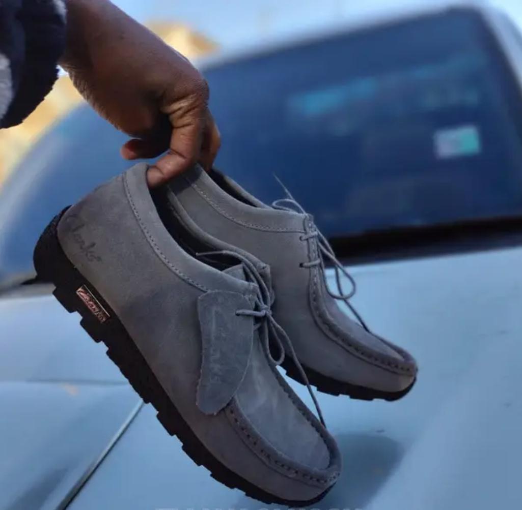 ⚡ CLARKS ⚡ORIGINAL/ NEW ARRIVAL/LATEST 🔥 HIGH Quality MEN'S sneakers ,All season wearing men/Gentle men fashioned sneakers🥰 Very elegant sneaker availble in all colours eg white black blue etc🥰😘⚡