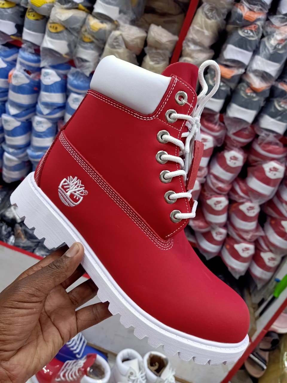 ⚡LATEST TIMBERLAND BOOT⚡NEW ARRIVAL STAMPED ELEGANT UNISEX TIMBERLAND FOR MEN/WOMEN❤‍🔥 , ALL SEASON WEARING,FOR REAL MEN AND WOMEN ,AVAILABLE IN BROWN WHITE ,BLUE AND RED; very cute looking🥰🥰
