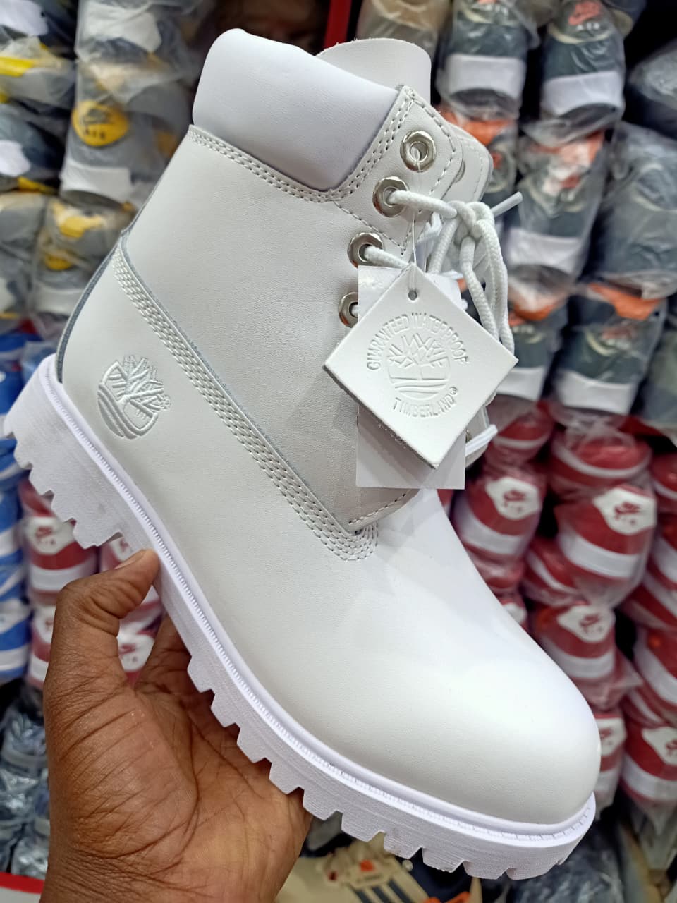 ⚡LATEST TIMBERLAND BOOT⚡NEW ARRIVAL STAMPED ELEGANT UNISEX TIMBERLAND FOR MEN/WOMEN❤‍🔥 , ALL SEASON WEARING,FOR REAL MEN AND WOMEN ,AVAILABLE IN BROWN WHITE ,BLUE AND RED; very cute looking🥰🥰