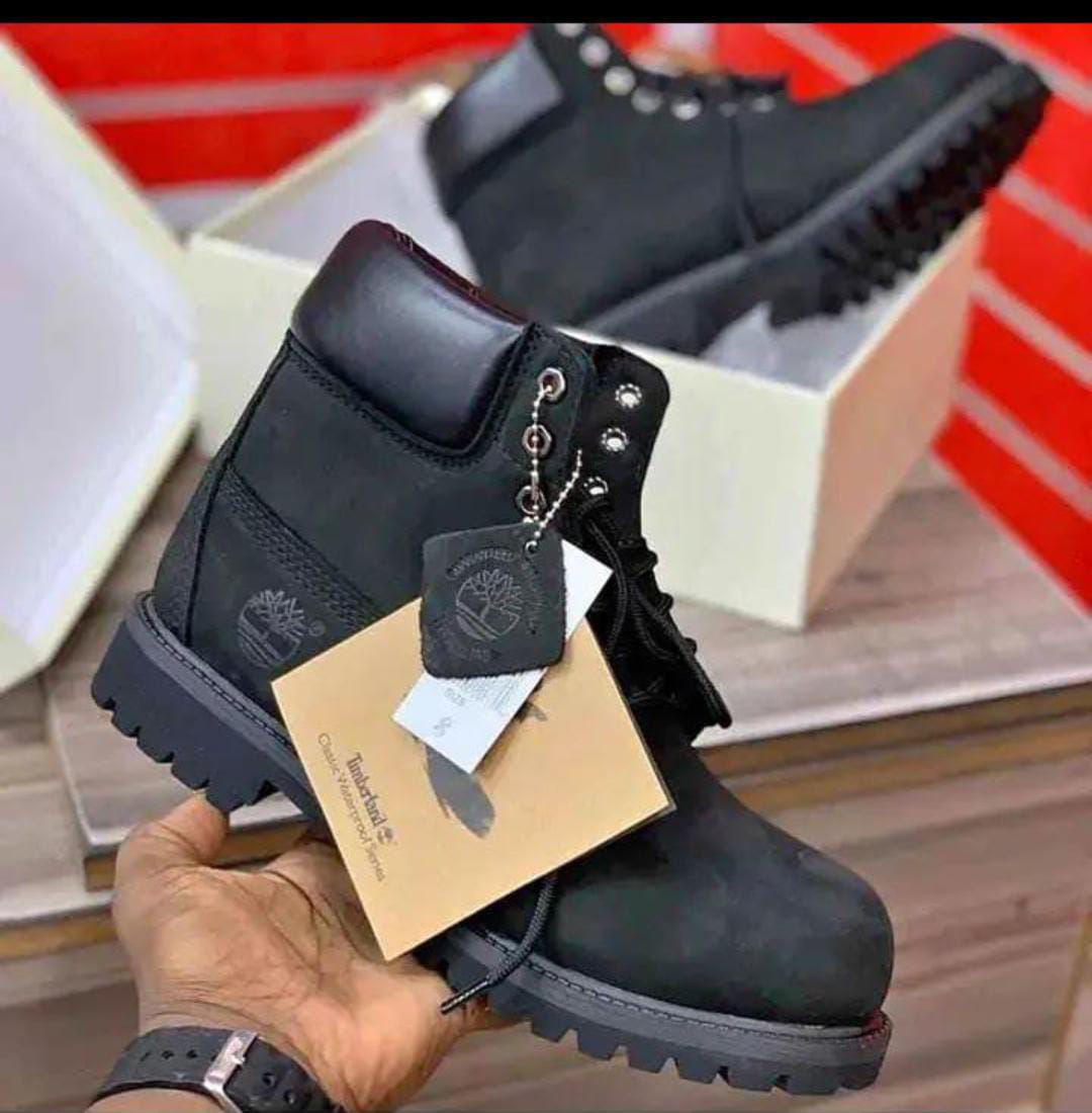 ⚡LATEST TIMBERLAND BOOT⚡NEW ARRIVAL STAMPED ELEGANT UNISEX TIMBERLAND FOR MEN/WOMEN❤‍🔥 , ALL SEASON WEARING,FOR REAL MEN AND WOMEN ,AVAILABLE IN BROWN WHITE ,BLUE AND RED; very cute looking🥰🥰