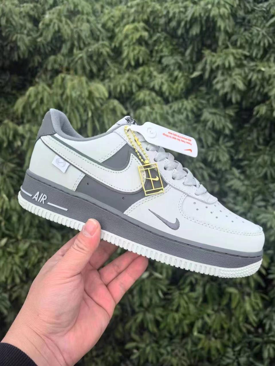 ⚡CLASSIC AIRFORCE I SHOES 💯High quality youths UNISEX airforce 1 classic fashioned durable all sizes shoes 🔥boys /girls shoes with double leather sole .Very cute as pictured❤️