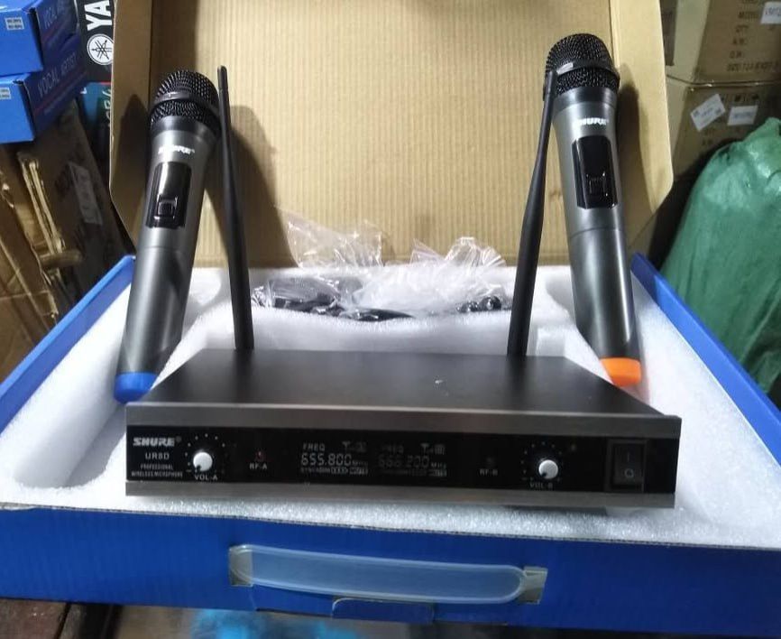 2PC Shure High-Quality Wireless Microphone System Designed for Live Performances