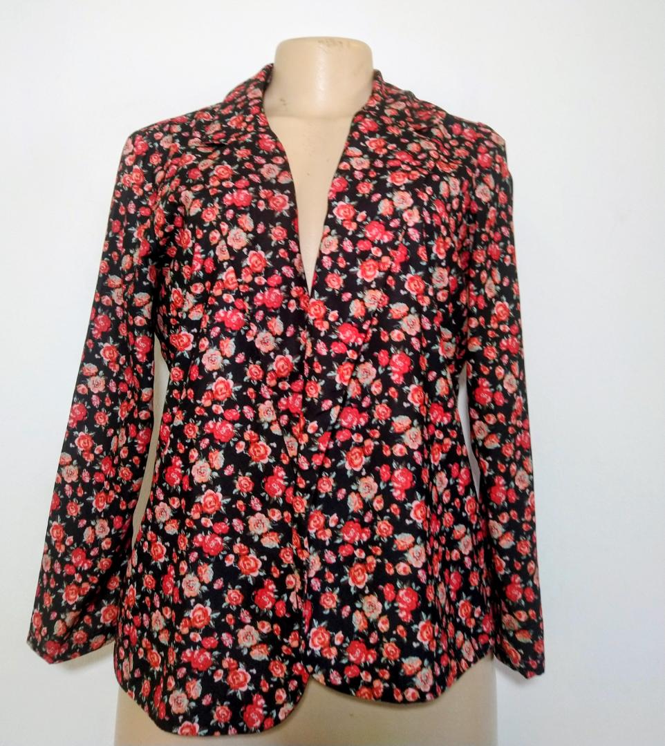 Red Official Professional Blazer Suit suitable for work or official  guest wedding elegant fashionable outfit suitable for classy show up and lady casual long sleeved v shaped neck suit coat.