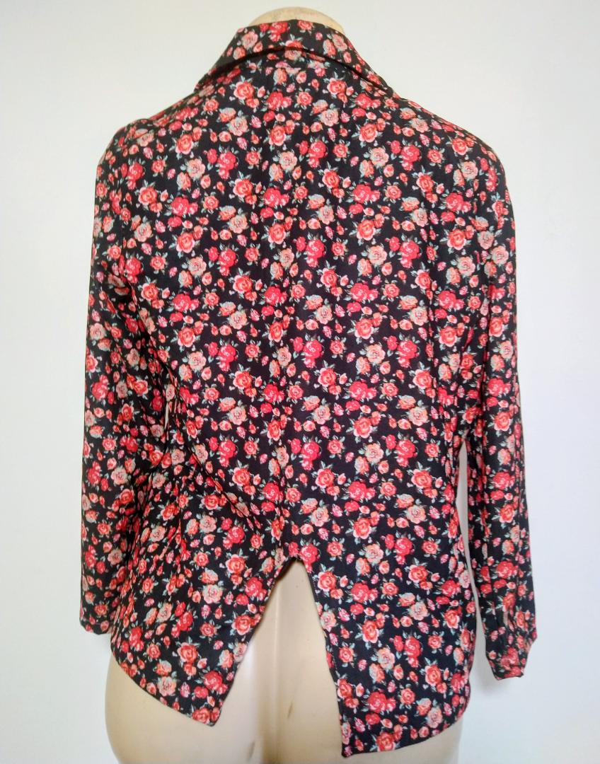 Red Official Professional Blazer Suit suitable for work or official  guest wedding elegant fashionable outfit suitable for classy show up and lady casual long sleeved v shaped neck suit coat.