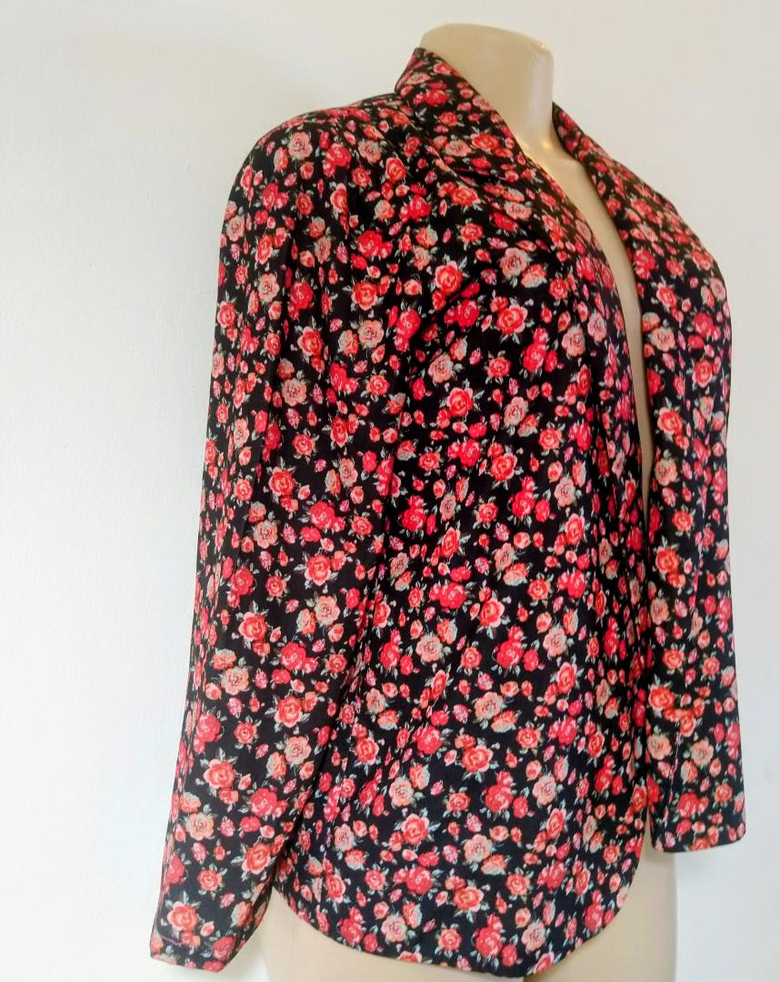 Red Official Professional Blazer Suit suitable for work or official  guest wedding elegant fashionable outfit suitable for classy show up and lady casual long sleeved v shaped neck suit coat.