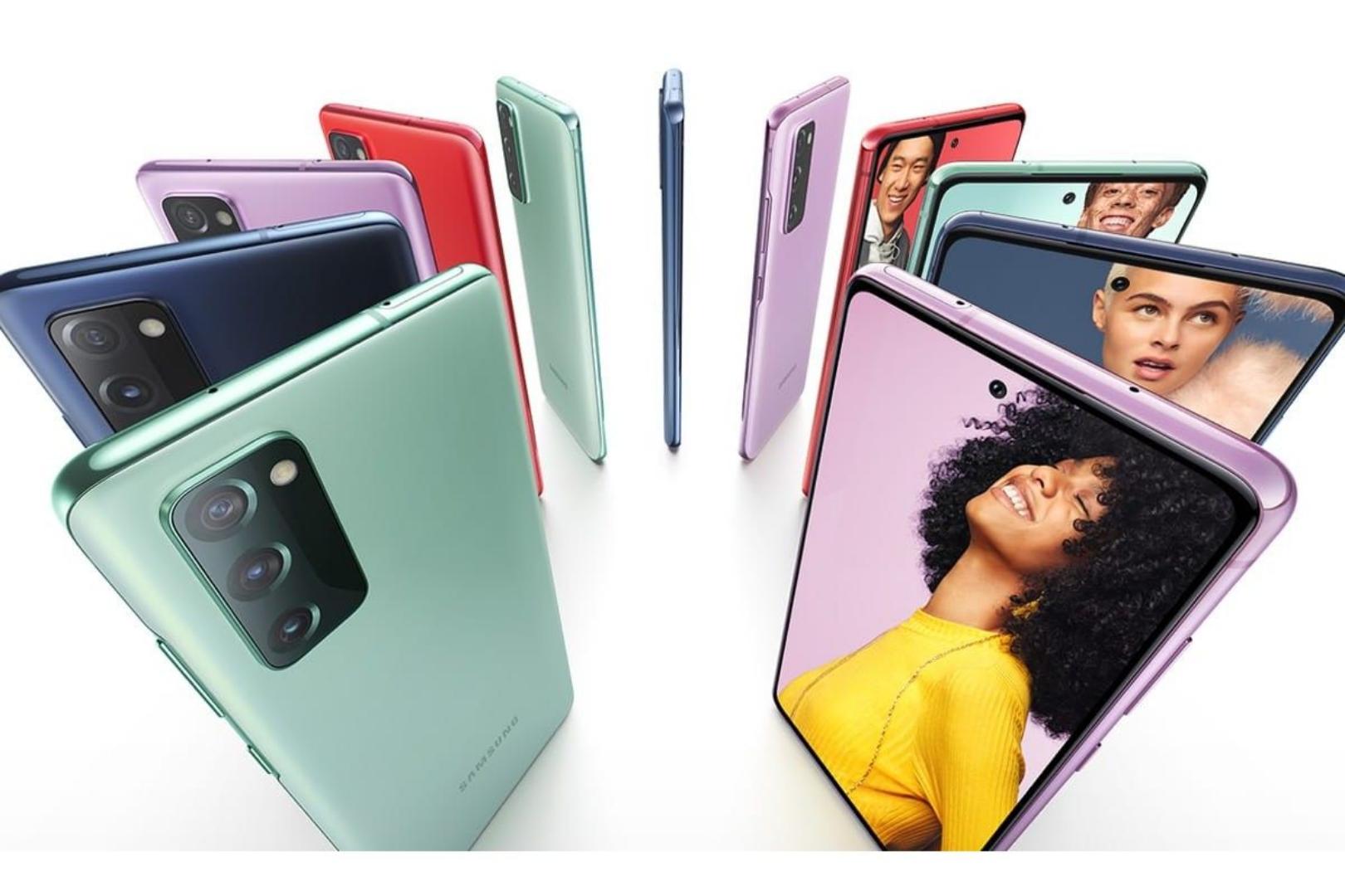 Samsung Galaxy S20 FE 5G Android smartphone. Features 6.5″ display, Snapdragon 865 5G chipset, 4500 mAh battery, 128 GB storage,IP68 certified (dust and water resistant), Gorilla Glass 3,120Hz HDR10+