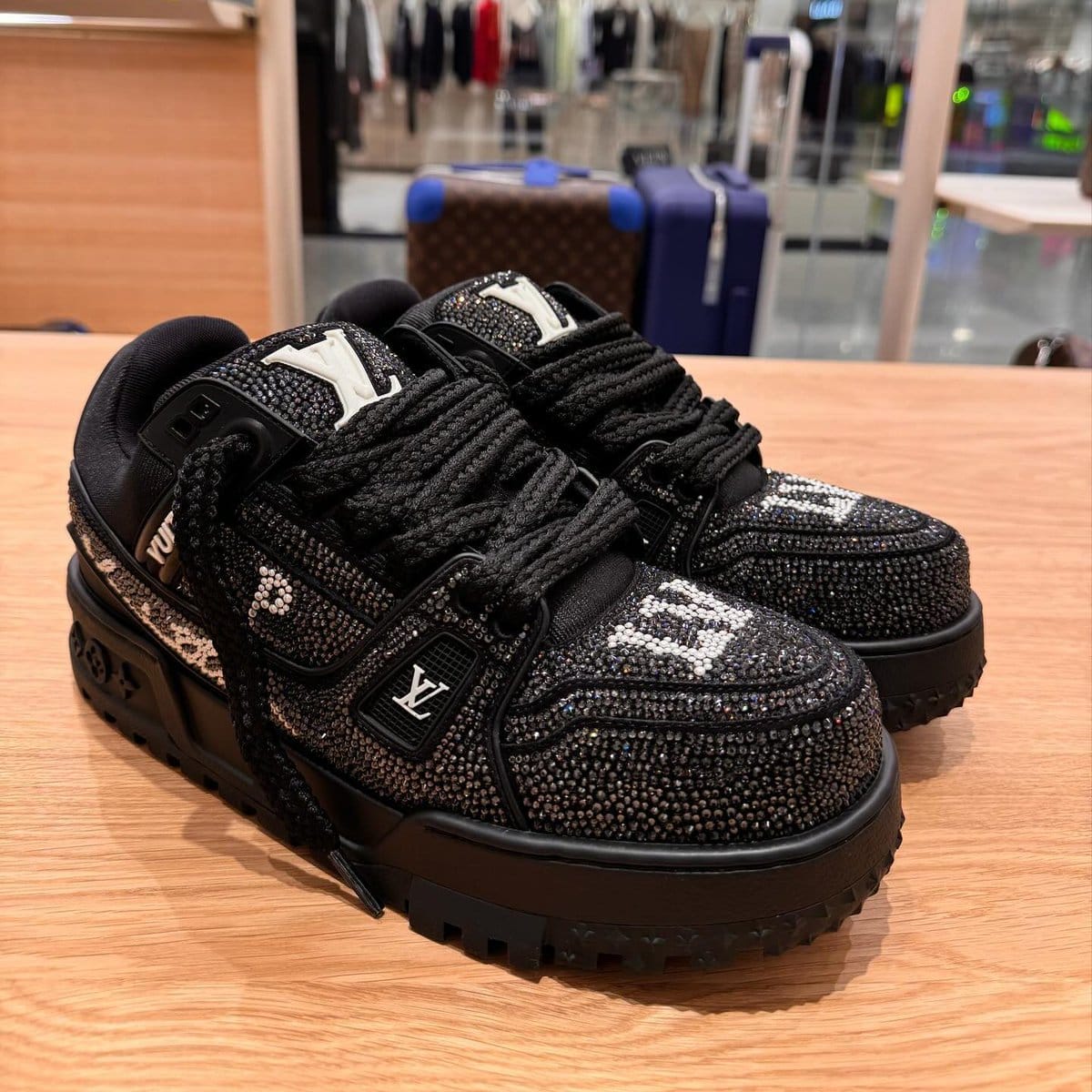 🔥 🔥( ON OFFER ) LV Trainer Maxi Glitter sneaker (LOUIS VUITTON) iconic LV Trainer sneaker with a fashionable, oversized fit. Best shop for Jordans, Airforce, SNEAKERS. GENERIC
