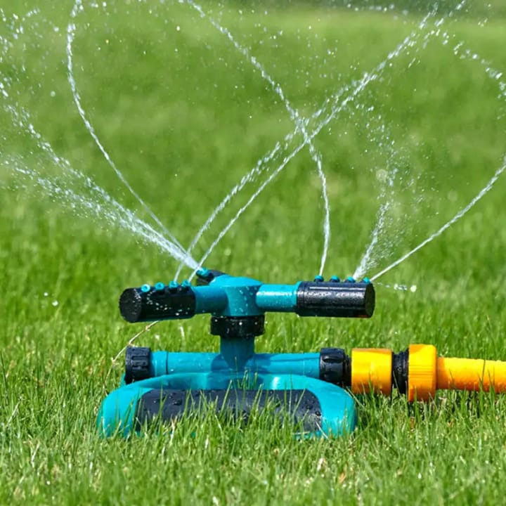 🎊 ENJOY THE LATEST TRENDS 🎊3 Arm 360 Auto-Rotating Water Garden Sprinkler. Made of High quality ABS base plate, durable and long use from season to season. Easy to install and set up.