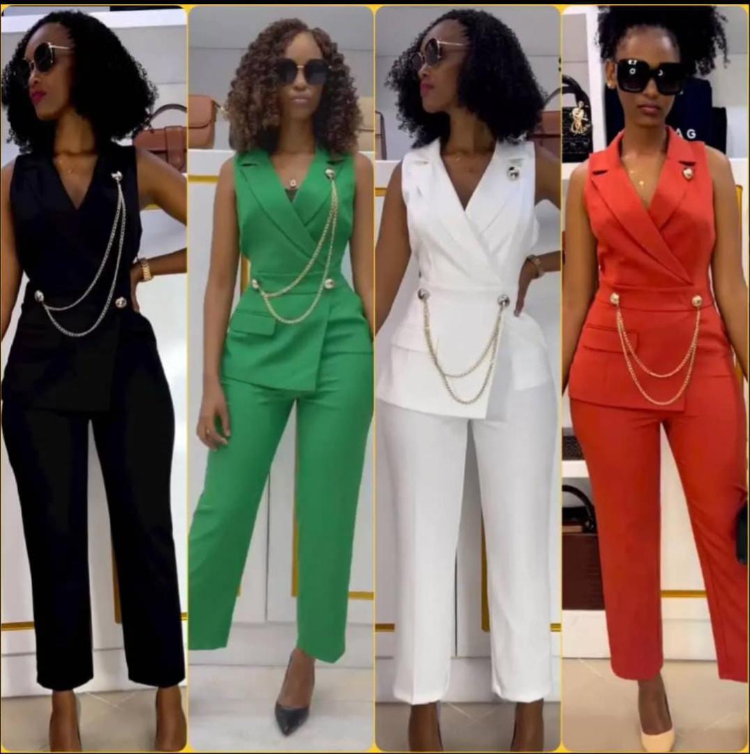 Elegant Women’s Sleeveless Pantsuit Set – Chic 2-Piece Blazer Vest & High-Waist Trousers with Gold Chain Detail | Stylish Formal Office Wear, Party Outfit & Business Casual Suit