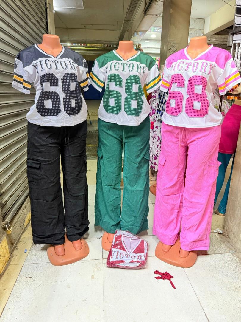 Victory 68 Sportswear Two-Piece Set – Trendy Short Sleeve Jersey Top with Number Print and Matching Cargo Pants, Casual Streetwear Outfit for Women in Black, Green, Pink, and More Colors