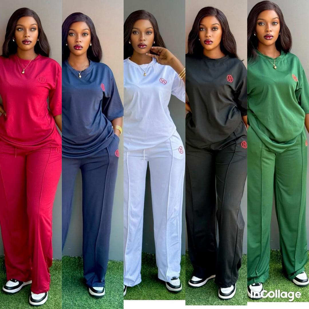 Trendy Women’s 2-Piece Casual Set – Short-Sleeve Round Neck Top with Matching Wide-Leg Pants – Soft, Breathable & Stylish Outfit for Lounge, Travel, Streetwear, Sports or Everyday Wear in Multiple Col