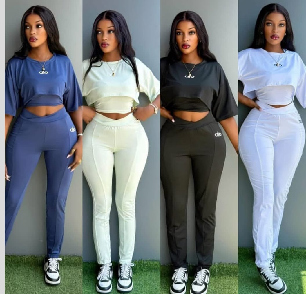 Luxury Women’s Two-Piece Activewear Set – Stylish Cropped Top & High-Waist Slim Fit Pants, Soft Stretch Fabric, Body-Shaping Comfort, Perfect for Gym, Casual Wear, Street Style, Travel & Everyday Fash