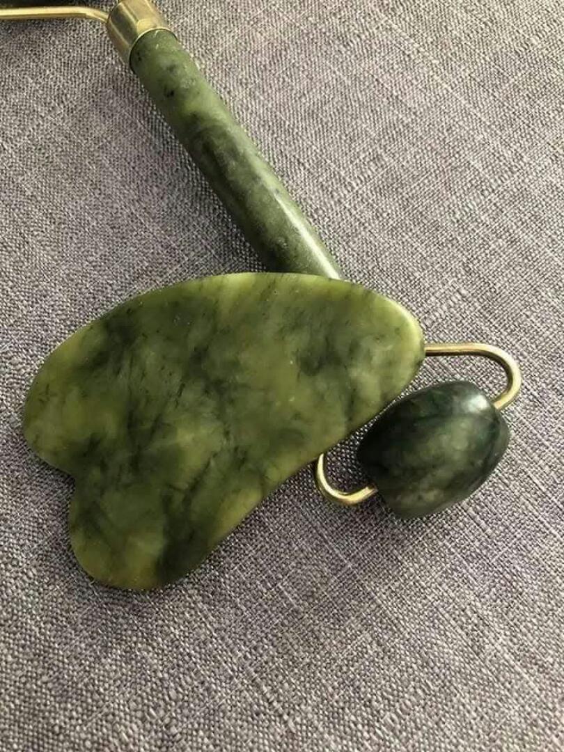 Jade Roller for Face – Skin Tightening, Anti-Aging & Puffiness Relief Tool | Natural Stone Massager