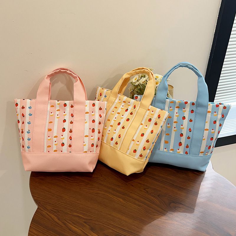 Carrying a bento bag while going out for work, commuting, mom's handbag, cute girl's handbag, and canvas bag