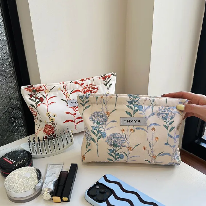 High end makeup bag with large capacity lotion storage bag, perfect for carrying cosmetics and lipstick hand in hand