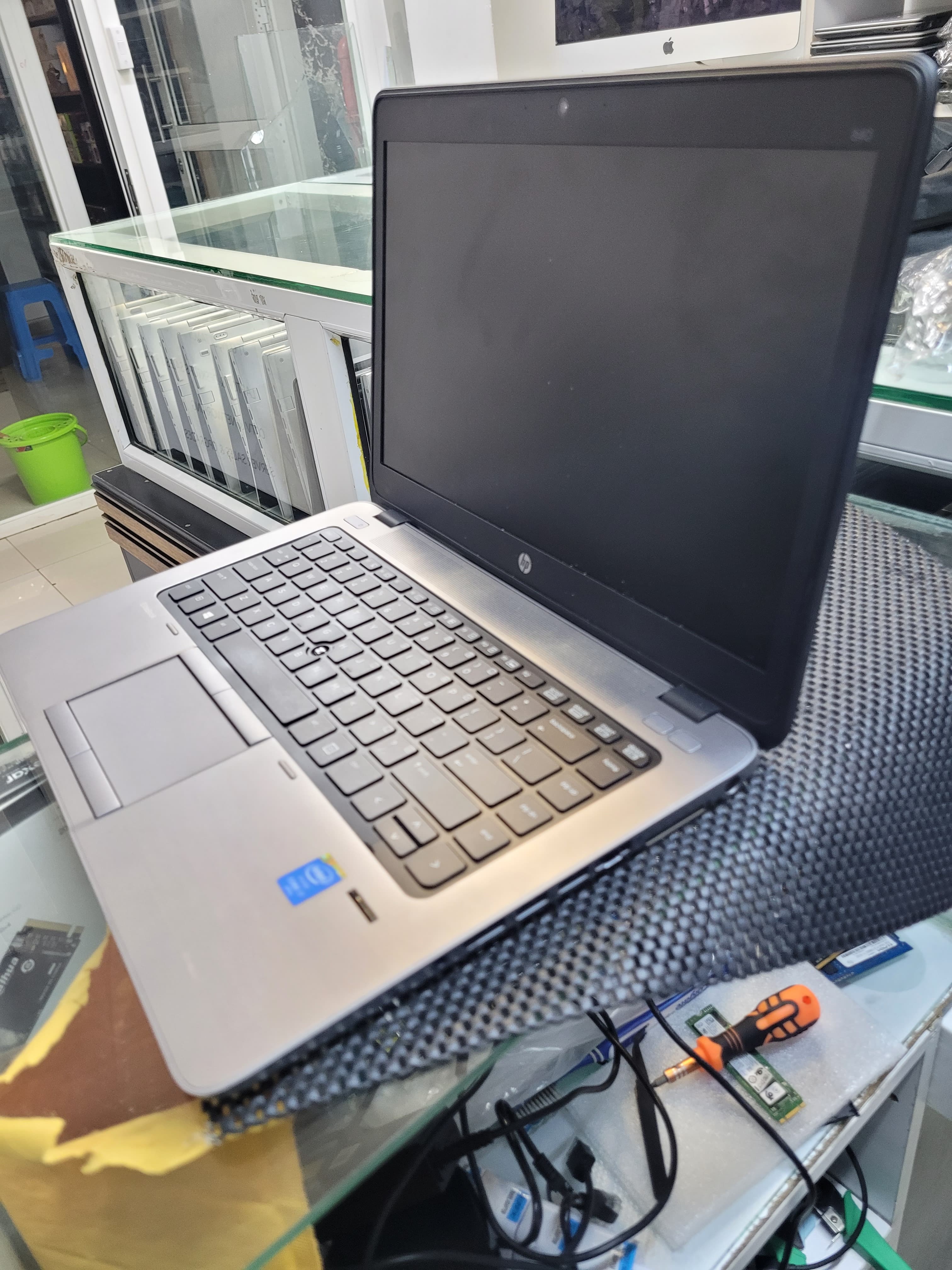 REFURBISHED HP ELITEBOOK 840 G2 I5 8GB 500GB HDD. this is a high-performance laptop equipped with an Intel Core i5-5200U processor, 8GB of RAM, and a fast 256GB SSD for quick boot time and data access