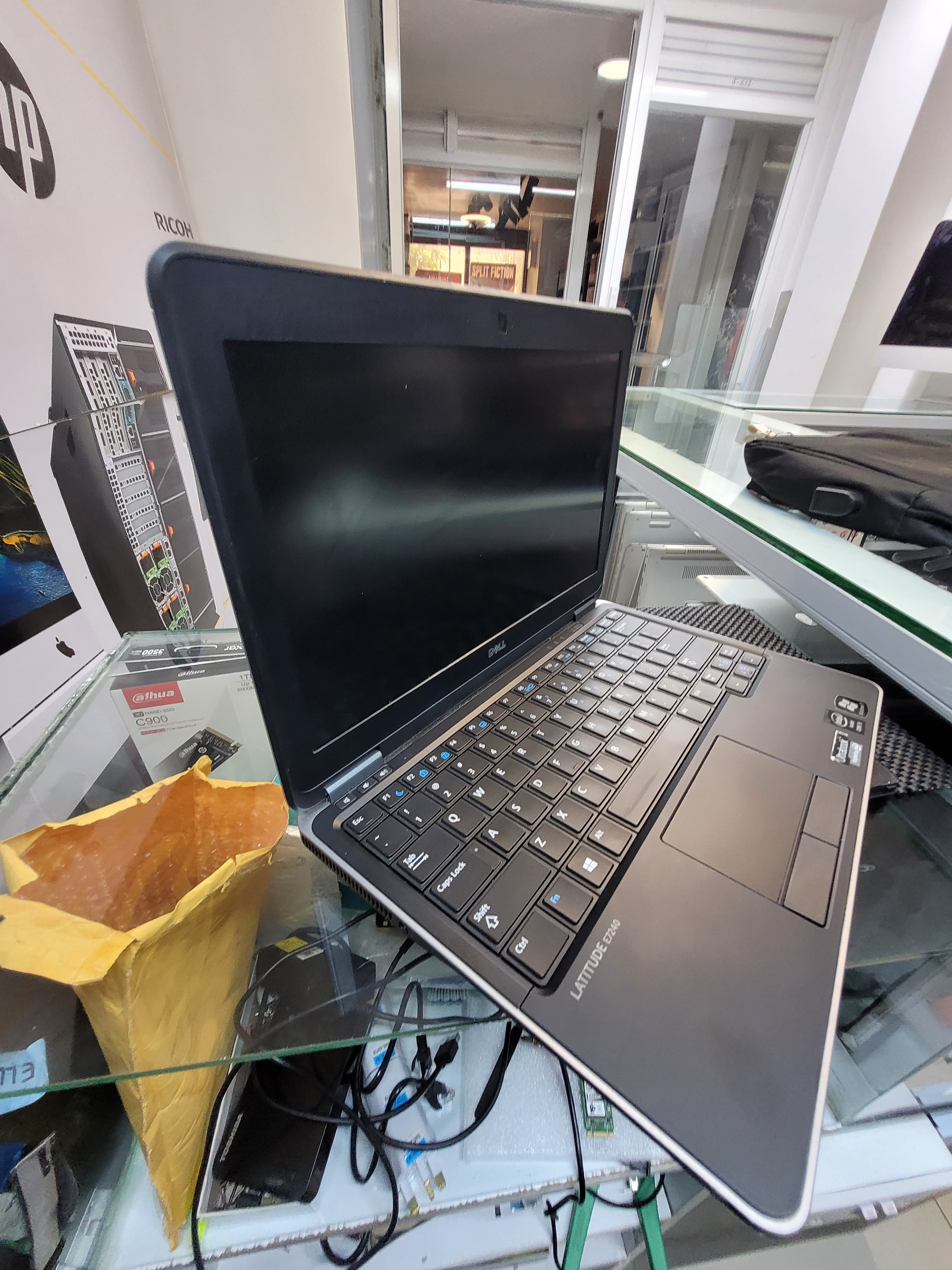 DELL LATITUDE E7240: 4TH GEN I5-4300U, 8GB DDR3L, 256GB SSD, 12.5” FHD, WI-FI 5, USB 3.0, HDMI,  BACKLIT KEYBOARD, MINI DISPLAYPORT, ALUMINUM BUILD – SLIM & DURABLE!