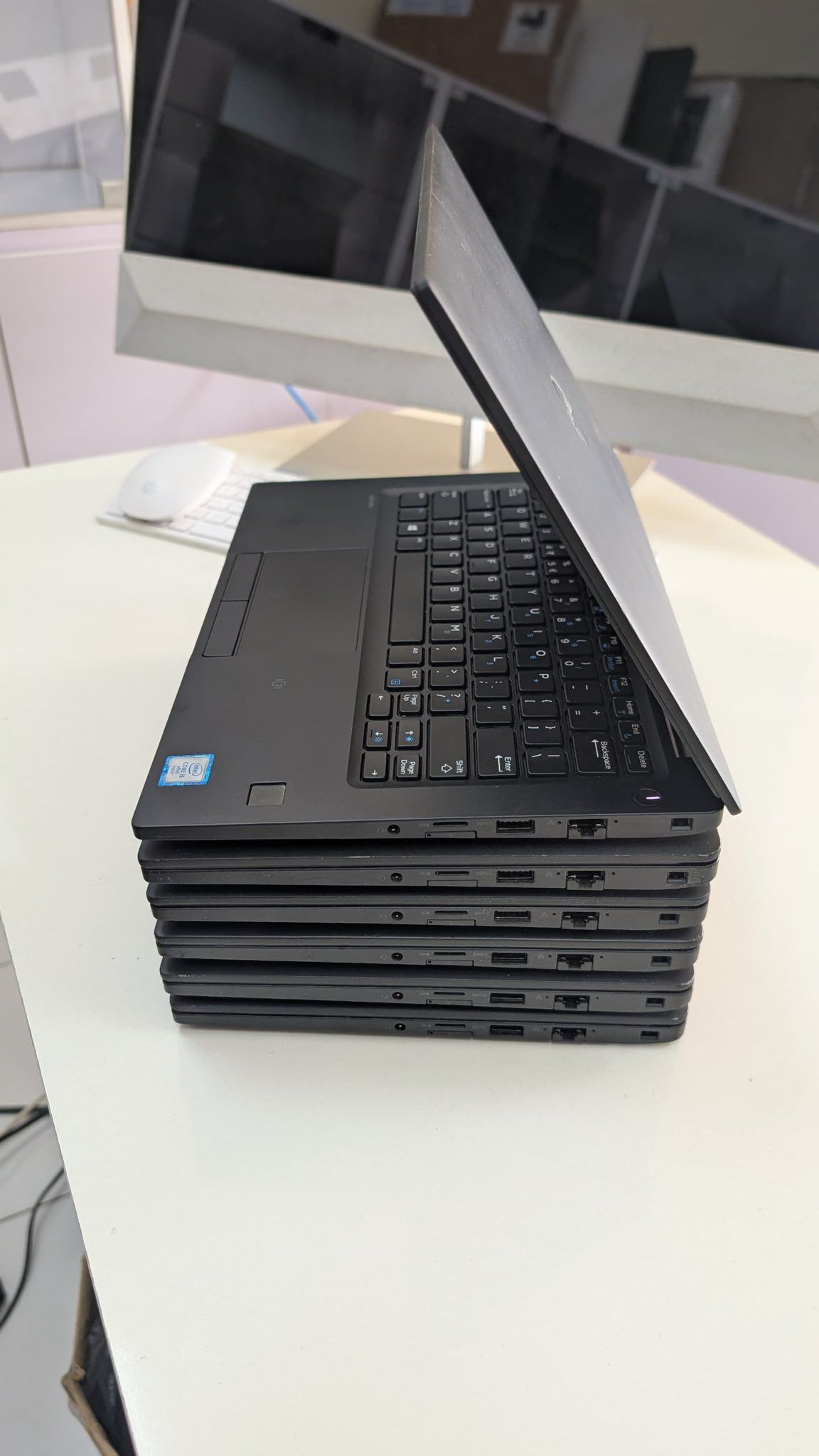 DELL LATITUDE 7280 FEATURES 7TH GEN INTEL® CORE™ I5, 8GB RAM, 256GB SSD, AND A 12.5” HD DISPLAY—DESIGNED FOR PROFESSIONALS REQUIRING PERFORMANCE, PORTABILITY, AND SECURITY.