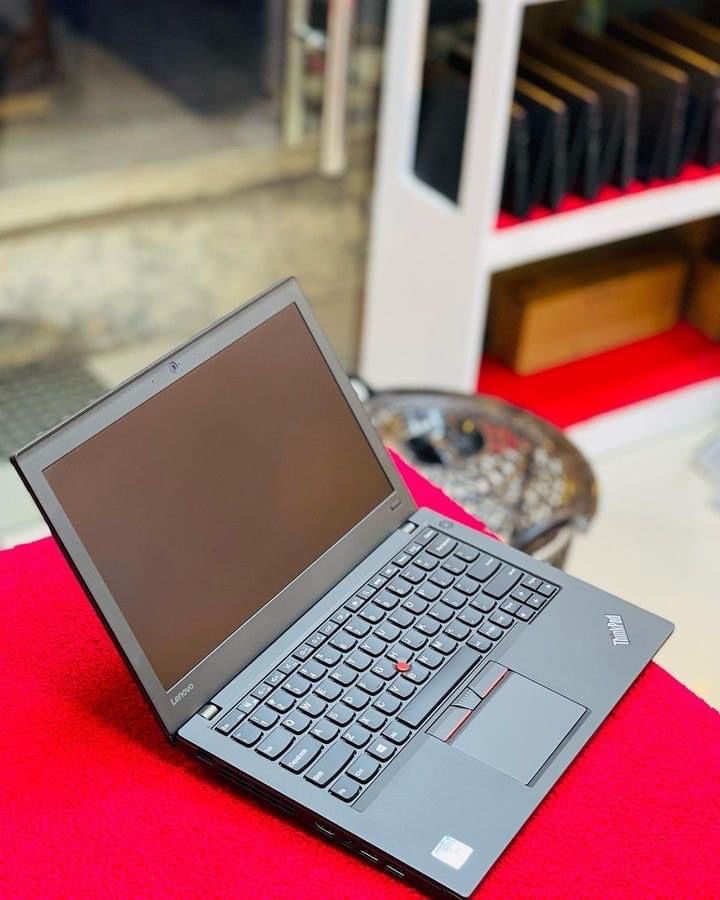 👌CHEAP DEAL!! POWERFUL THINKPAD X260 I7 6TH GEN WITH 8GB RAM, 256GB SSD, 12.5″ IPS/HD ANTI-GLARE SCREEN, WIFI AC, RUGGED BUILD, SWAPPABLE BATTERIES, ULTRAPORTABLE (~1.3 KG), GREAT FOR WORK ANYWHERE.
