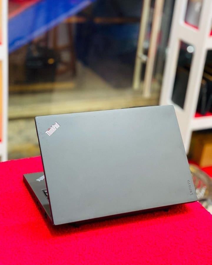 👌CHEAP DEAL!! POWERFUL THINKPAD X260 I7 6TH GEN WITH 8GB RAM, 256GB SSD, 12.5″ IPS/HD ANTI-GLARE SCREEN, WIFI AC, RUGGED BUILD, SWAPPABLE BATTERIES, ULTRAPORTABLE (~1.3 KG), GREAT FOR WORK ANYWHERE.