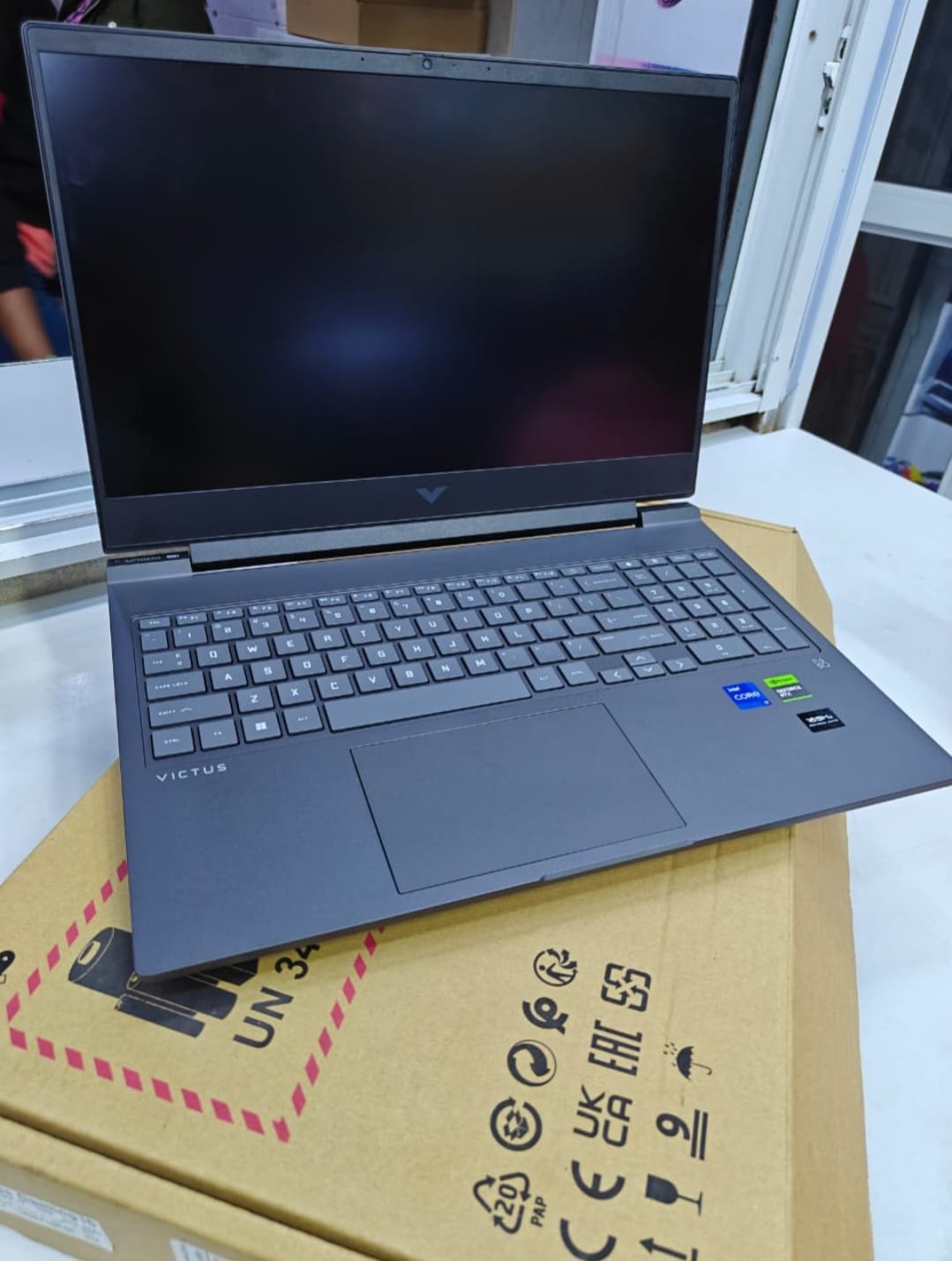 HP VICTUS GAMING 16: Intel Core i7-13700H (14 cores, 2.4GHz base), 16GB RAM, 1TB SSD, RTX 4050 6GB. 16.1" FHD IPS (16:9) screen, 2320g, 37x26x2cm. Ports: USB-C (DP/PD), 3xUSB-A, HDMI 2.1, RJ-45, audio