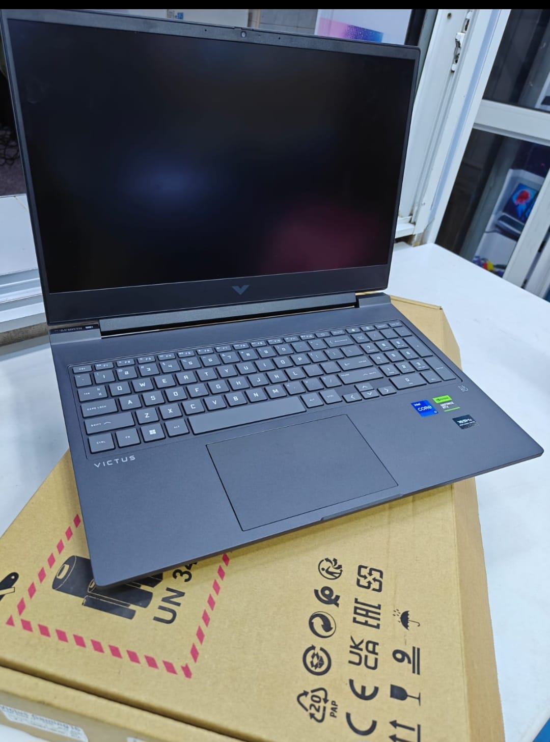 HP VICTUS GAMING 16: Intel Core i7-13700H (14 cores, 2.4GHz base), 16GB RAM, 1TB SSD, RTX 4050 6GB. 16.1" FHD IPS (16:9) screen, 2320g, 37x26x2cm. Ports: USB-C (DP/PD), 3xUSB-A, HDMI 2.1, RJ-45, audio