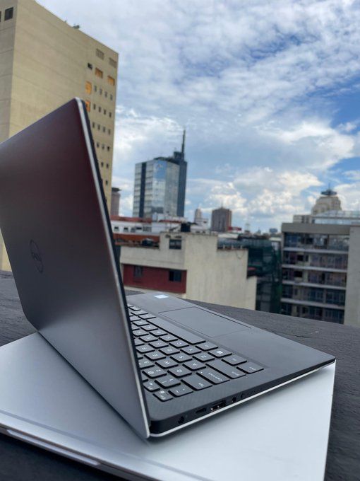 PREMIUM DELL XPS 13 9360 WITH 8TH GEN INTEL CORE I5-8250U QUAD-CORE POWER, 13.3" INFINITYEDGE DISPLAY, ULTRA-SLIM ALUMINUM BUILD, FAST SSD, 8GB RAM, EPIC BATTERY LIFE & STUNNING BEZEL-LESS DESIGN