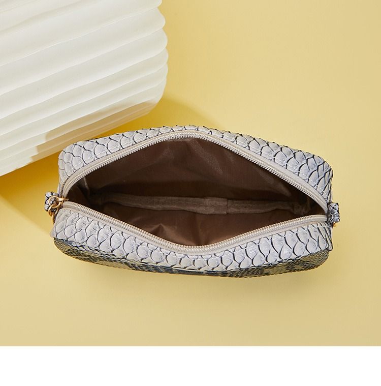 Snake pattern camera bag 2025ladies bag cross-border VR women's bag wholesale versatile mobile phone bag crossbody small square bag