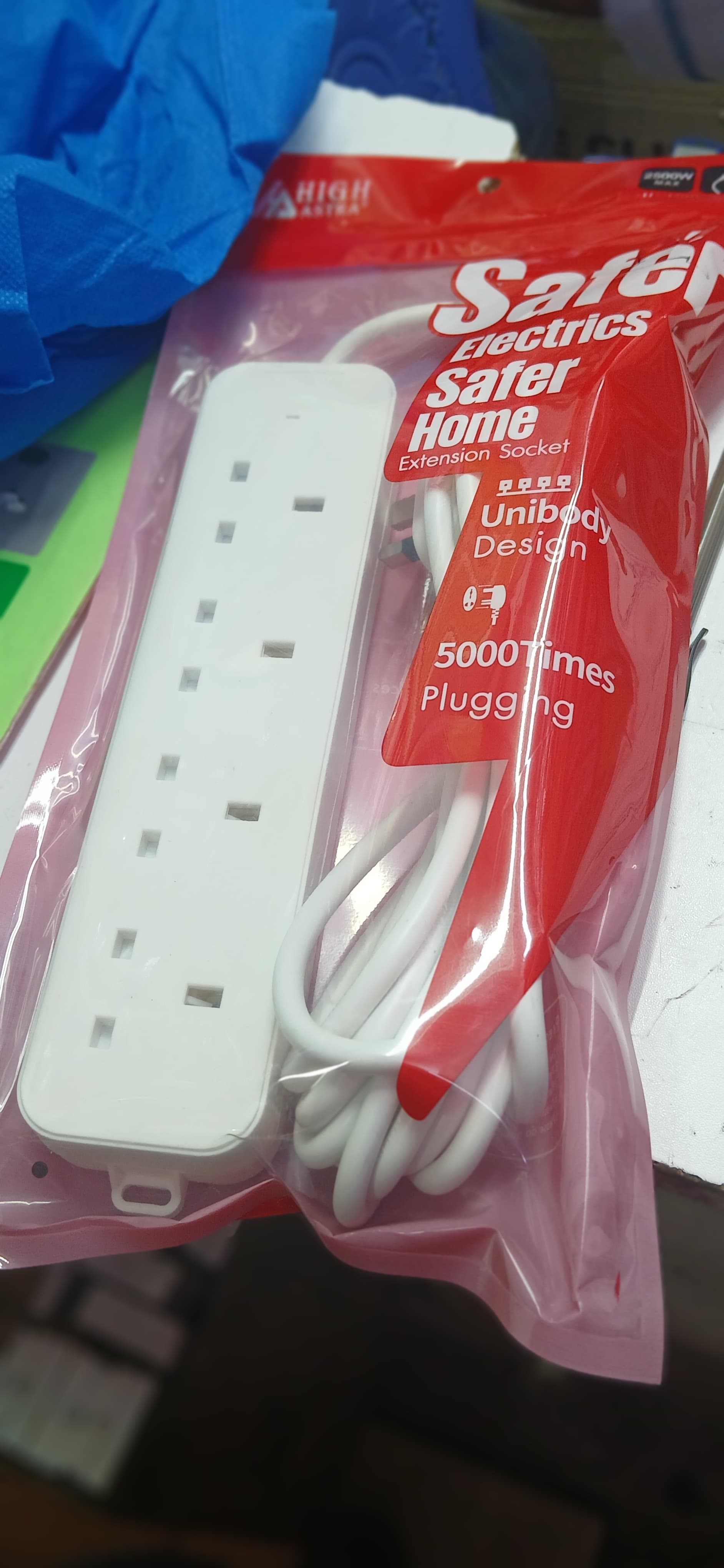 Itel 4 Way Extension Cable - White.Power surge protection Long cable for extra reach Heat resistant hard ABS plastic to withstand overheating Safety shuttered sockets Ideal for all electrical devices